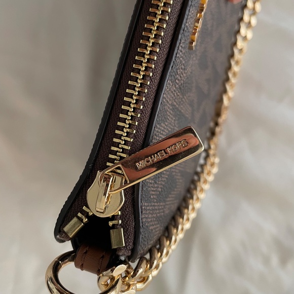 Michael Kors Mini Shoulder Bag With Gold Chain - Picture 4 of 5